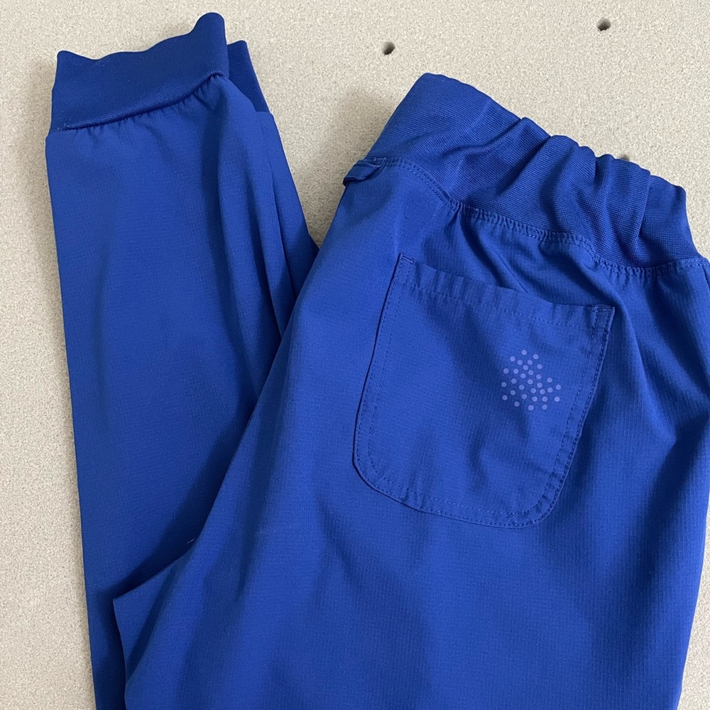Jogger style scrub pants